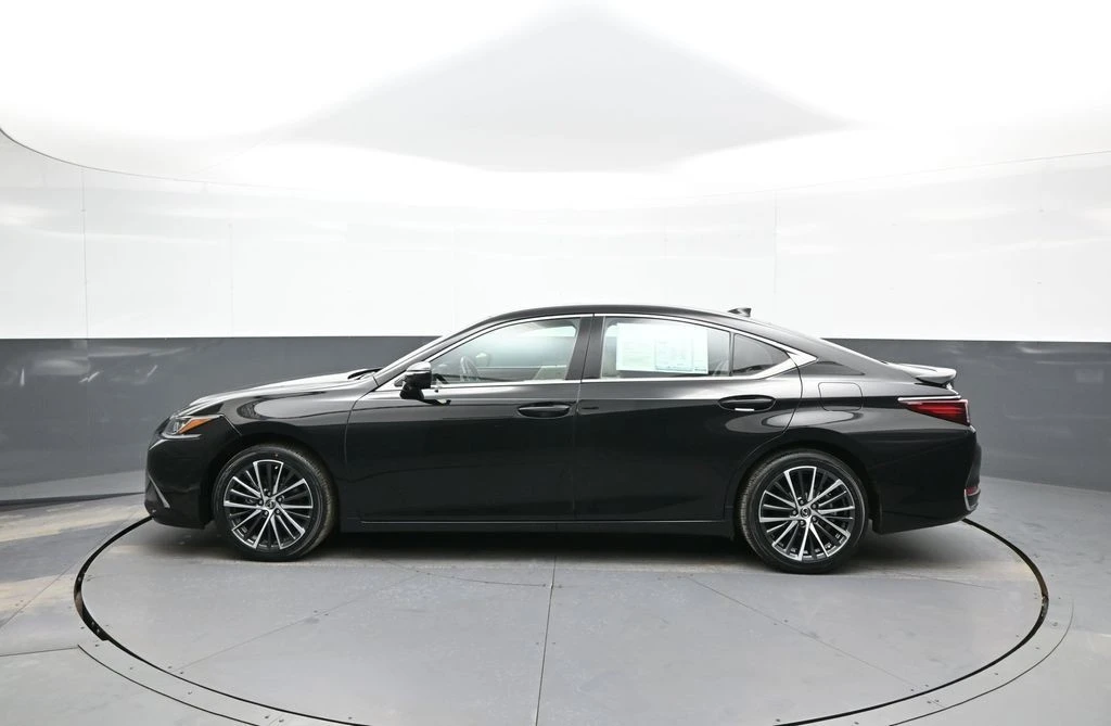 2024 Lexus ES 7th Gen - Image 9 of 21