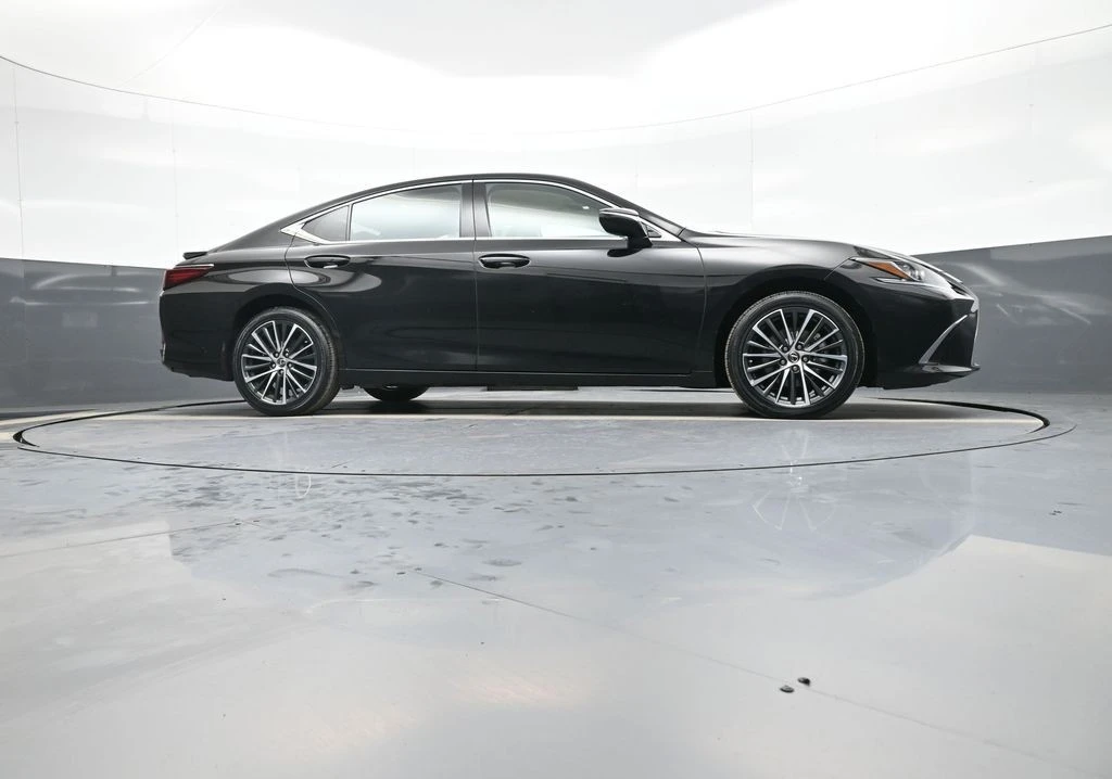 2024 Lexus ES 7th Gen - Image 30 of 31