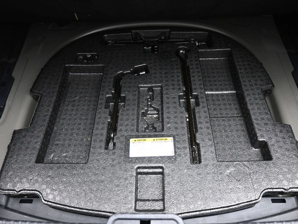 2024 Lexus ES 7th Gen - Image 23 of 31