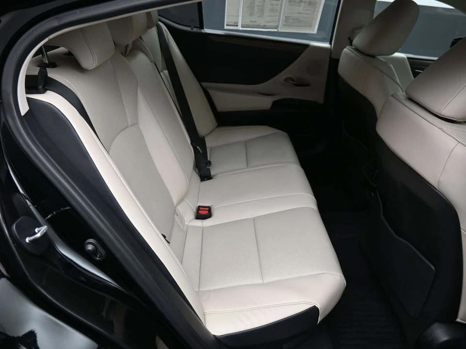 2024 Lexus ES 7th Gen - Image 25 of 31
