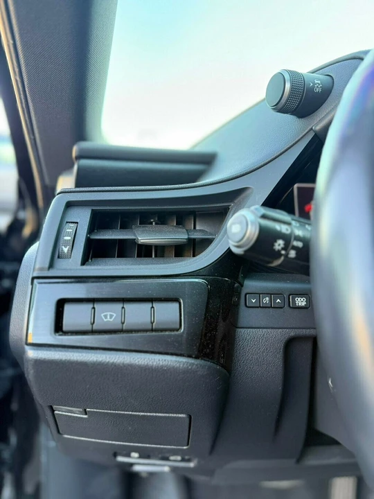 2024 Lexus ES 7th Gen - Image 19 of 21