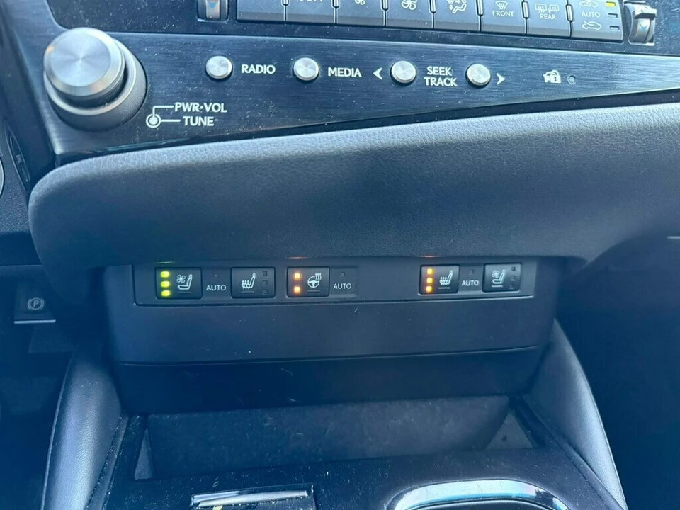 2024 Lexus ES 7th Gen - Image 16 of 21