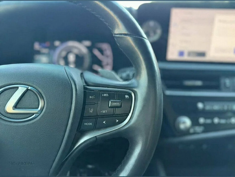 2024 Lexus ES 7th Gen - Image 11 of 21