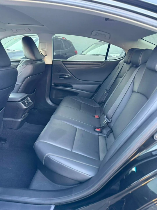 2024 Lexus ES 7th Gen - Image 8 of 21