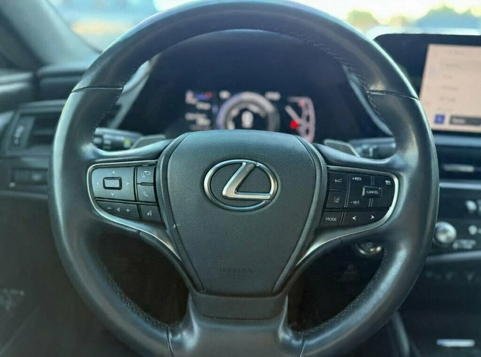 2024 Lexus ES 7th Gen - Image 9 of 21