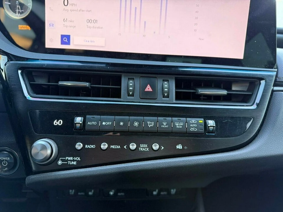 2024 Lexus ES 7th Gen - Image 15 of 21