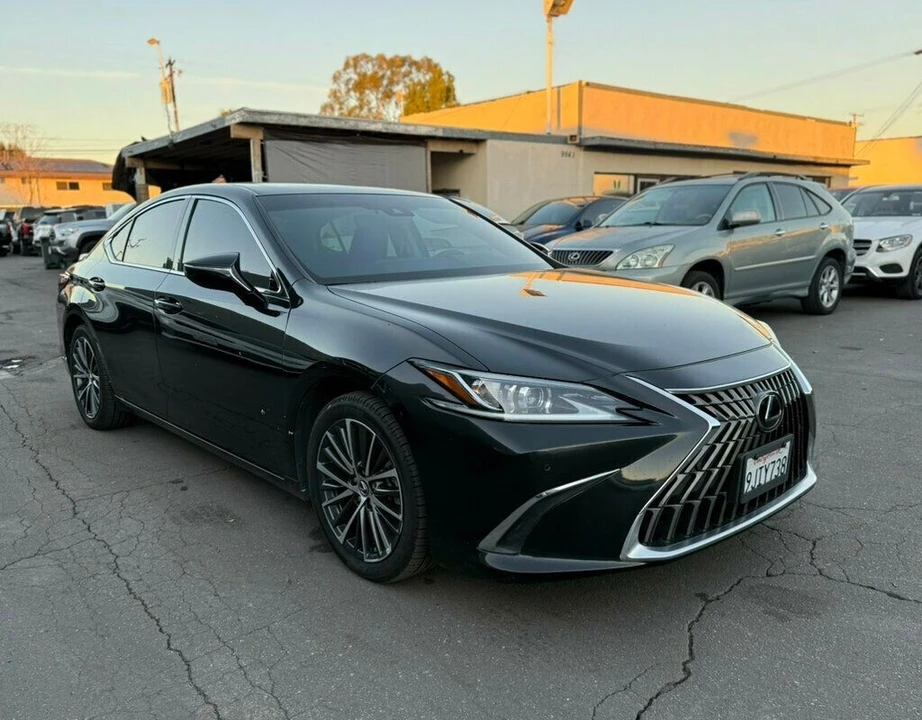 2024 Lexus ES 7th Gen - Image 3 of 21