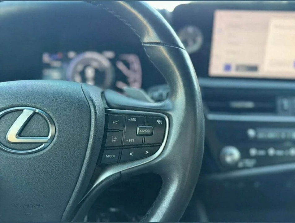 2024 Lexus ES 7th Gen - Image 11 of 21