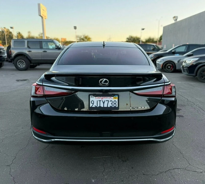 2024 Lexus ES 7th Gen - Image 5 of 21
