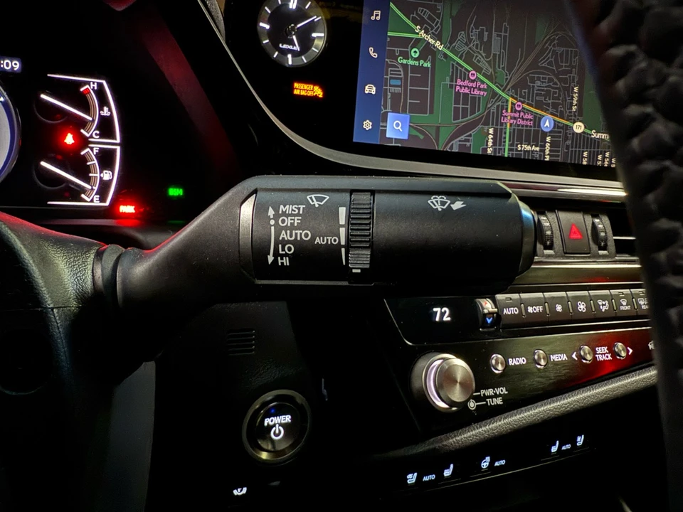 2024 Lexus ES 7th Gen - Image 17 of 21