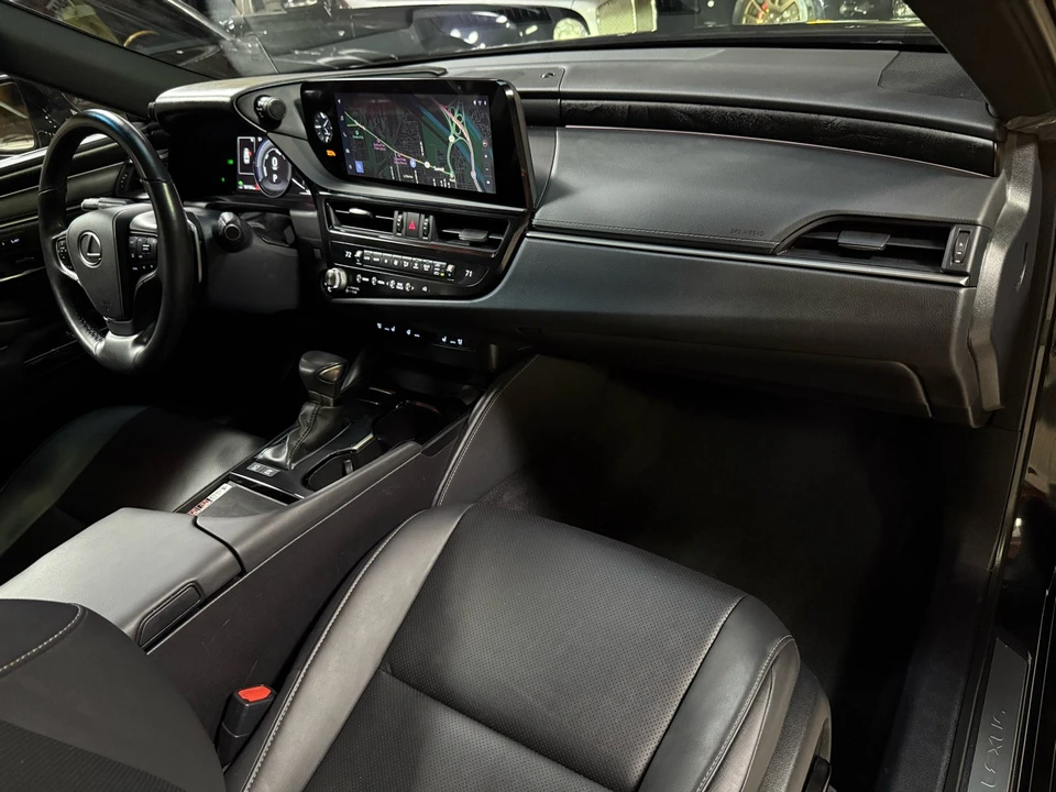 2024 Lexus ES 7th Gen - Image 11 of 21