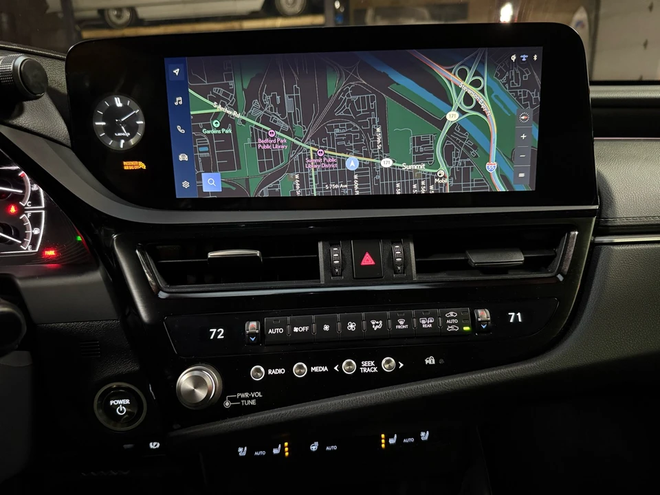 2024 Lexus ES 7th Gen - Image 19 of 21