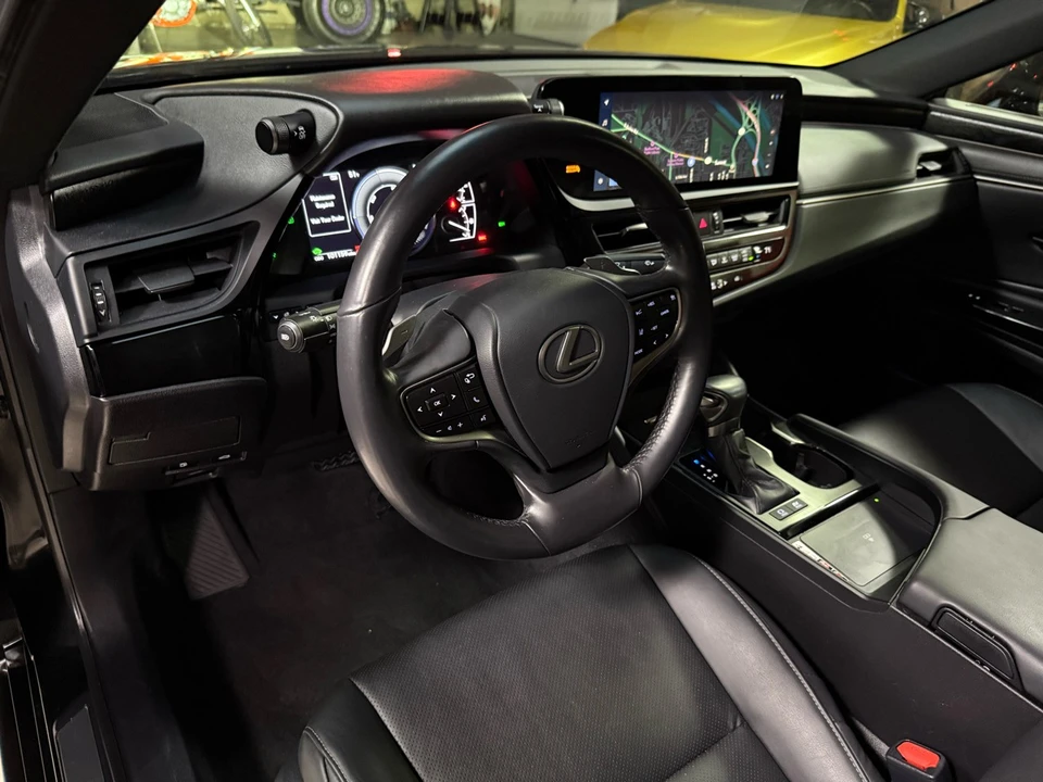 2024 Lexus ES 7th Gen - Image 9 of 21