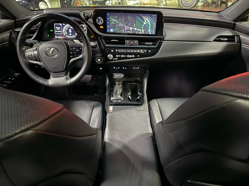 2024 Lexus ES 7th Gen - Image 10 of 21