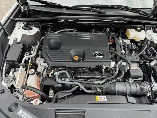 2024 Lexus ES 7th Gen - Image 9 of 12
