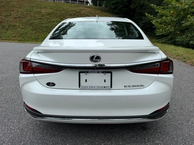 2024 Lexus ES 7th Gen - Image 7 of 12