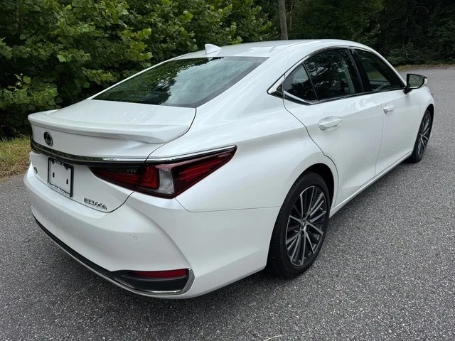 2024 Lexus ES 7th Gen - Image 6 of 12