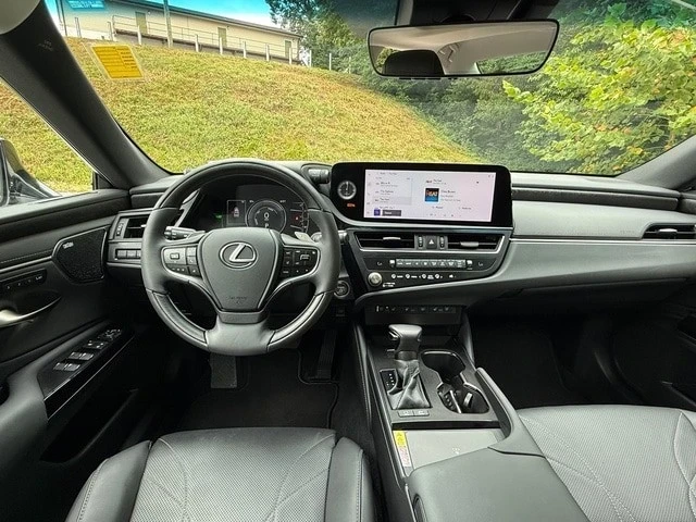 2024 Lexus ES 7th Gen - Image 10 of 12