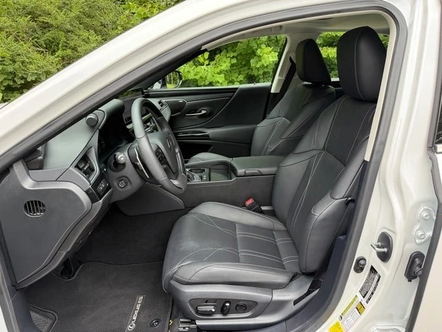 2024 Lexus ES 7th Gen - Image 11 of 12