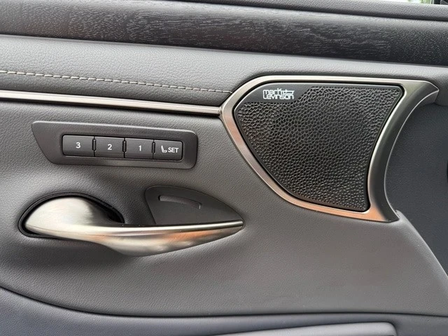 2024 Lexus ES 7th Gen - Image 12 of 12