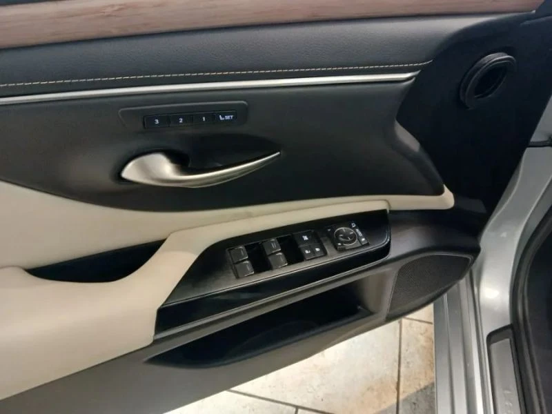 2024 Lexus ES 7th Gen - Image 10 of 12