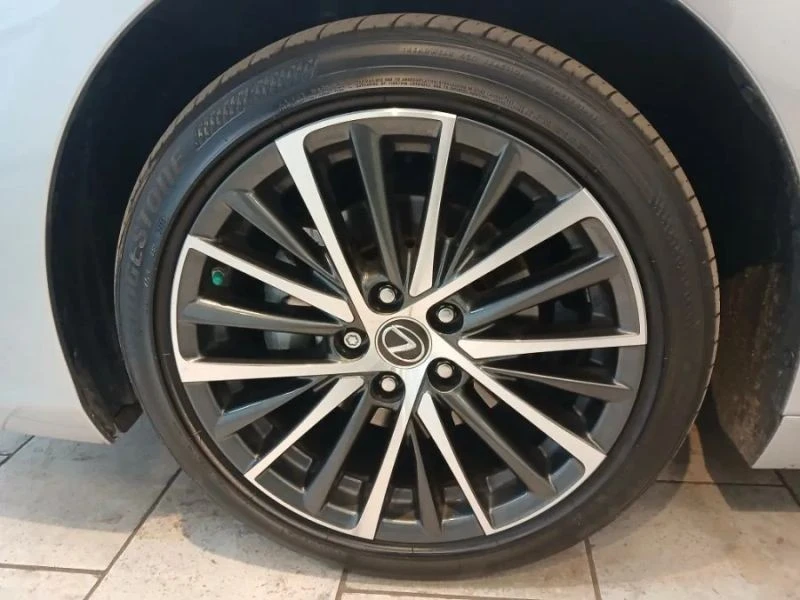 2024 Lexus ES 7th Gen - Image 8 of 12