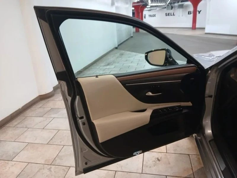 2024 Lexus ES 7th Gen - Image 9 of 12