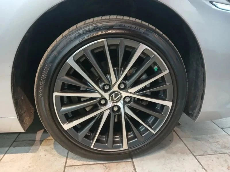 2024 Lexus ES 7th Gen - Image 5 of 12