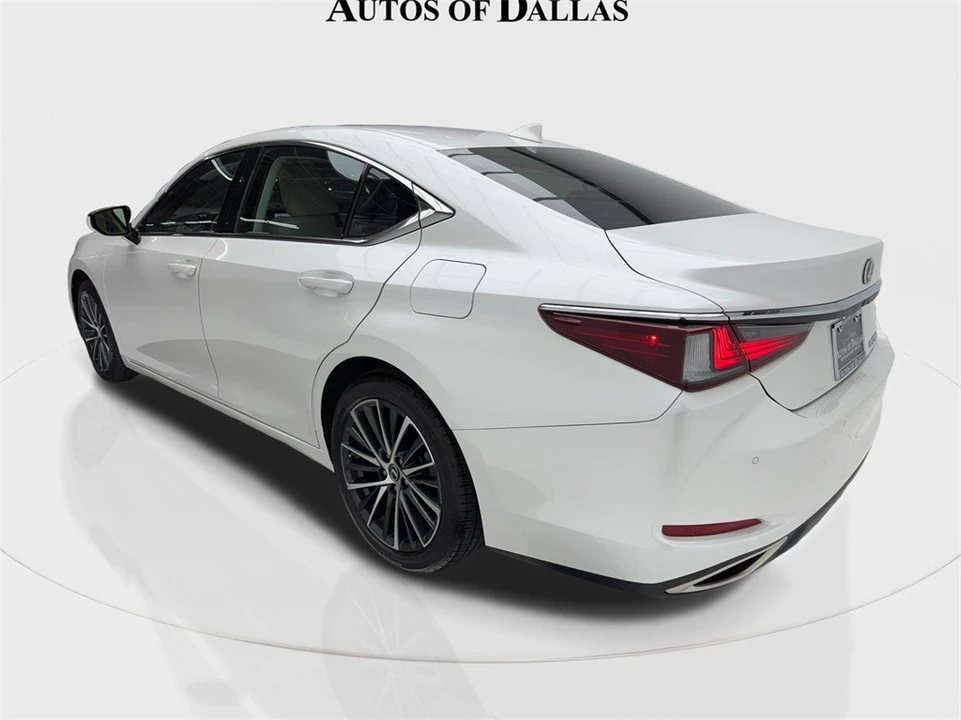 2024 Lexus ES 7th Gen - Image 10 of 12