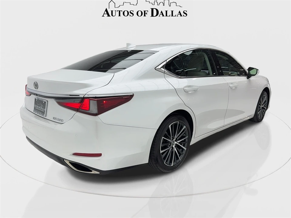 2024 Lexus ES 7th Gen - Image 9 of 12