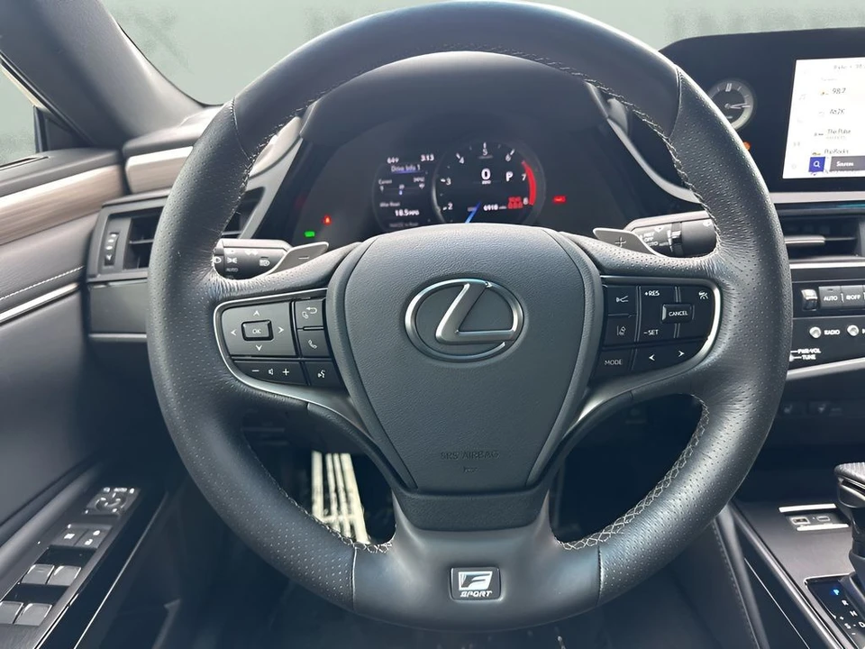 2024 Lexus ES 7th Gen - Image 15 of 21