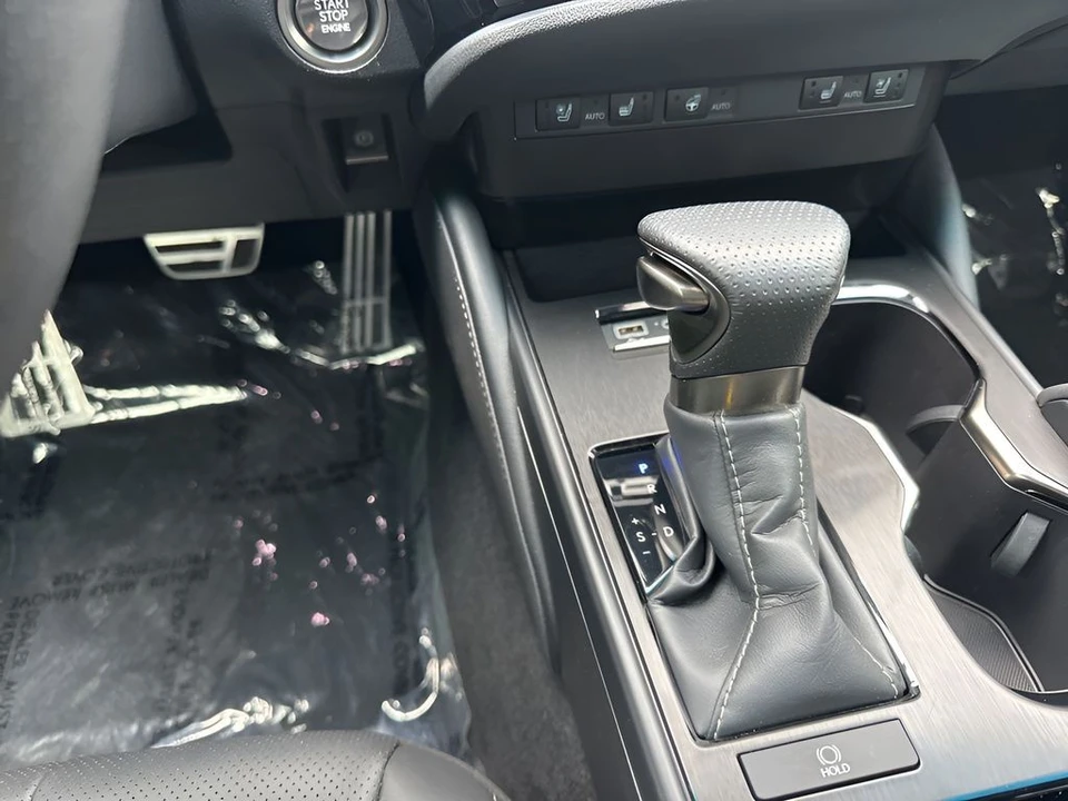 2024 Lexus ES 7th Gen - Image 18 of 21