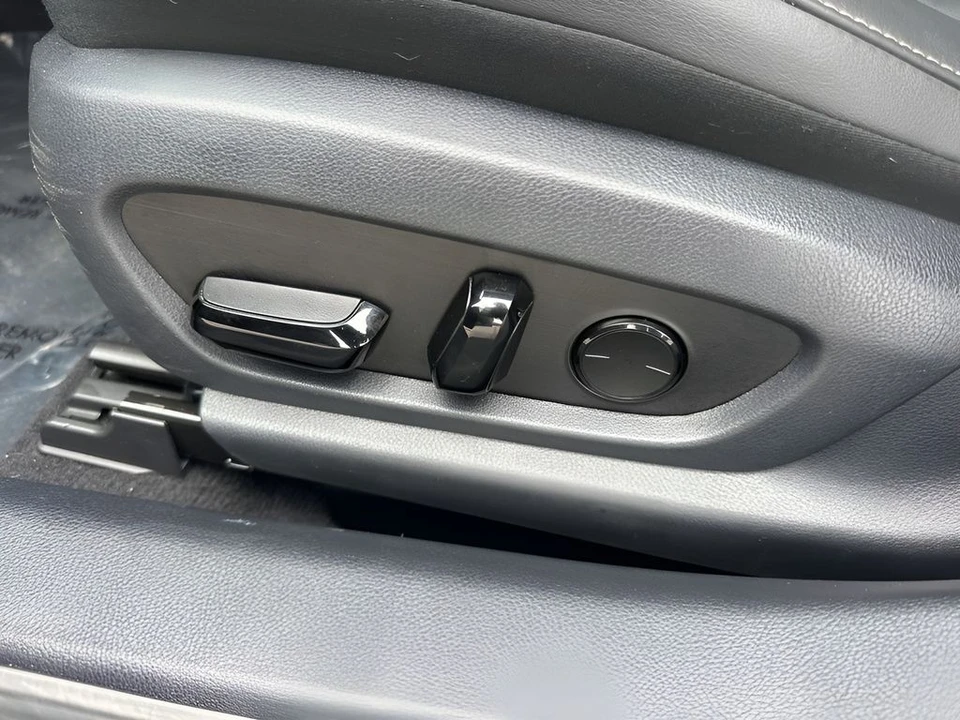 2024 Lexus ES 7th Gen - Image 10 of 21