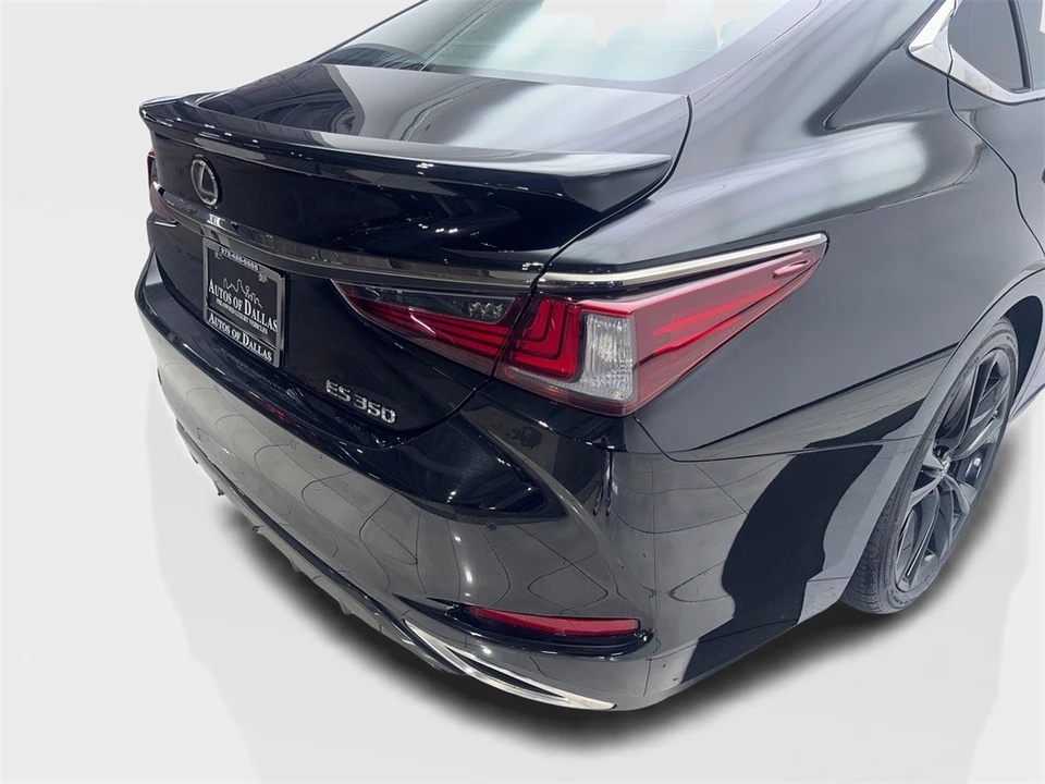 2024 Lexus ES 7th Gen - Image 18 of 21