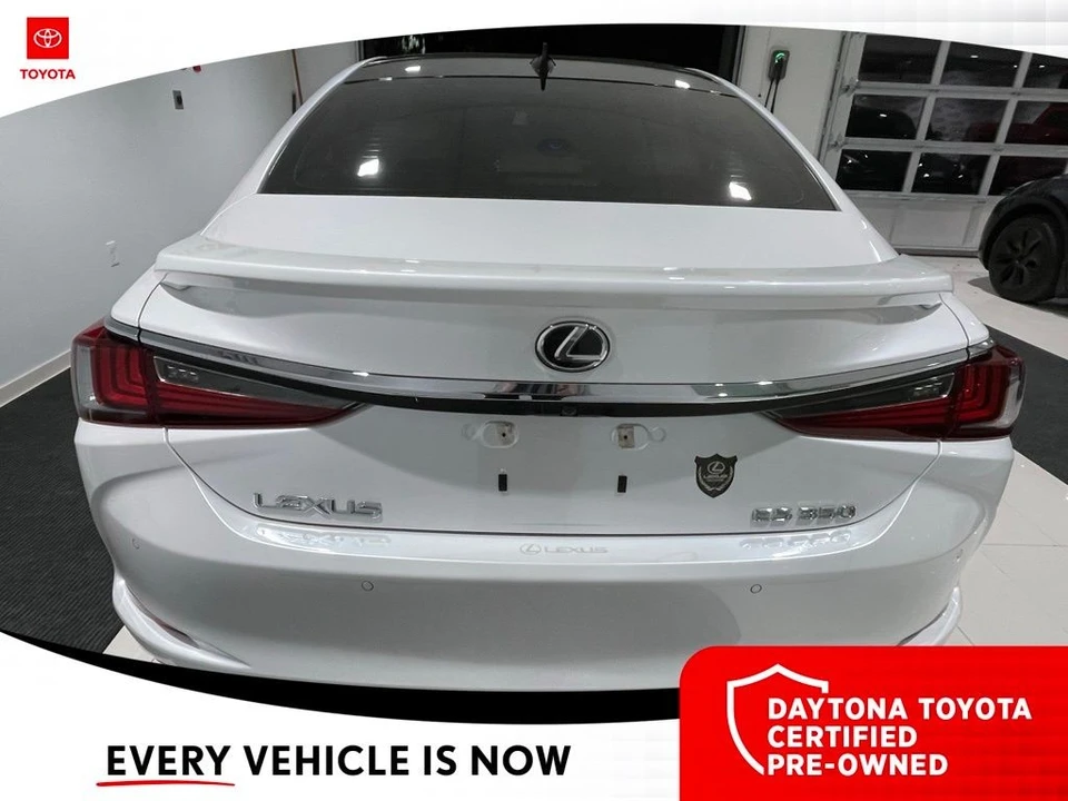 2024 Lexus ES 7th Gen - Image 11 of 12