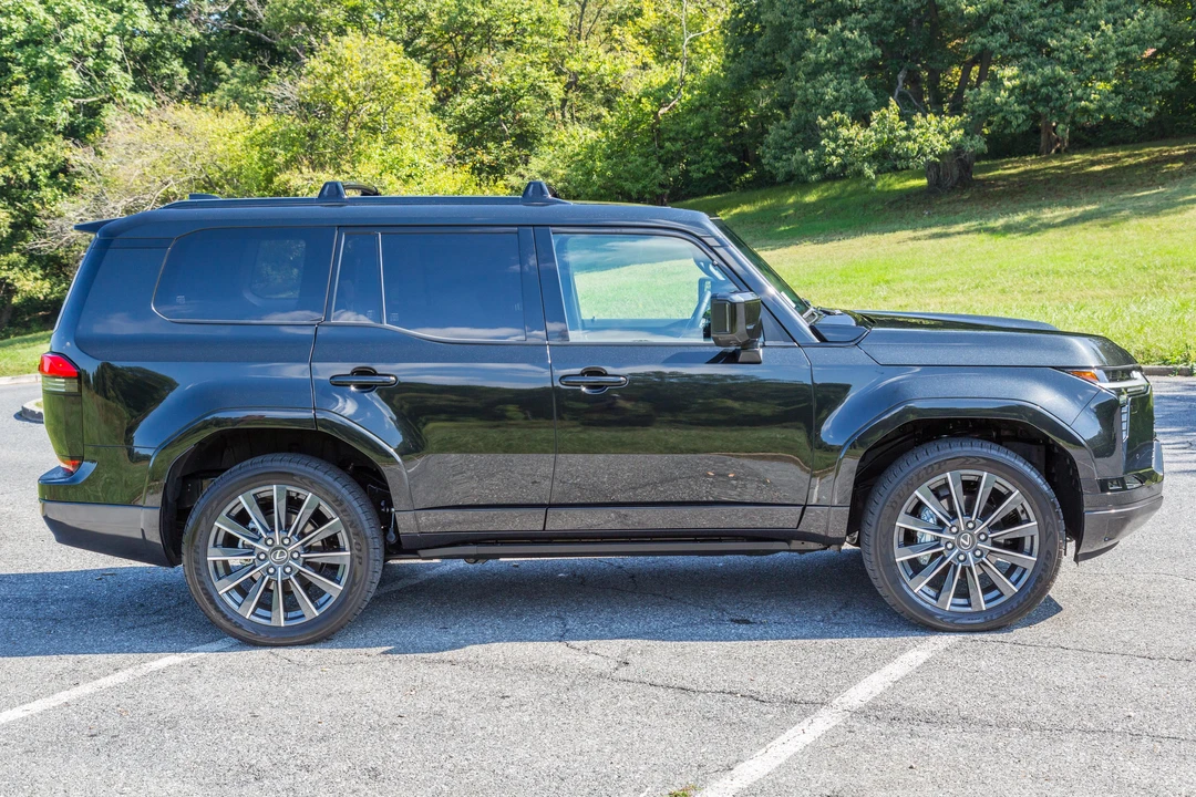 2024 Lexus GX 3rd Gen - Image 16 of 31