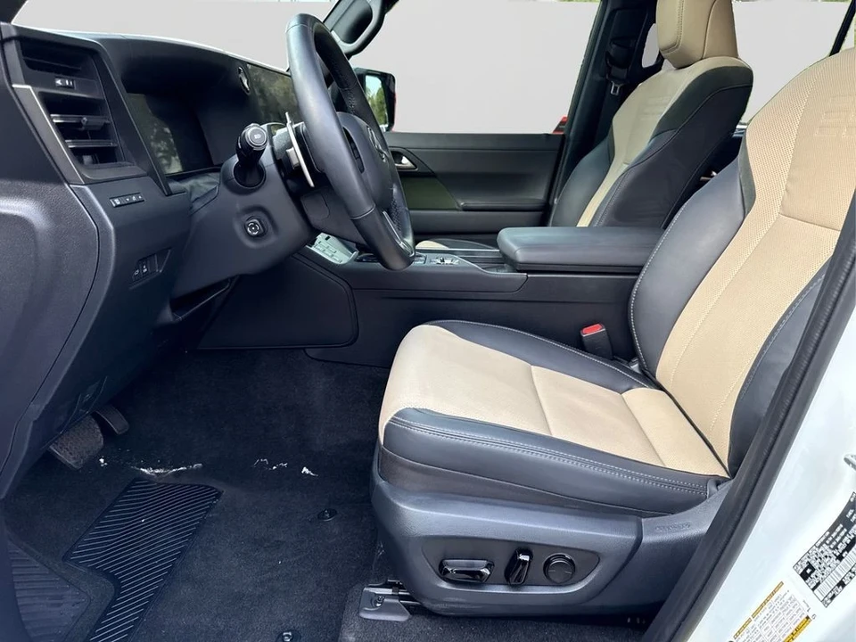 2024 Lexus GX 3rd Gen - Image 9 of 12