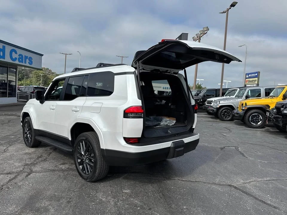 2024 Lexus GX 3rd Gen - Image 16 of 17
