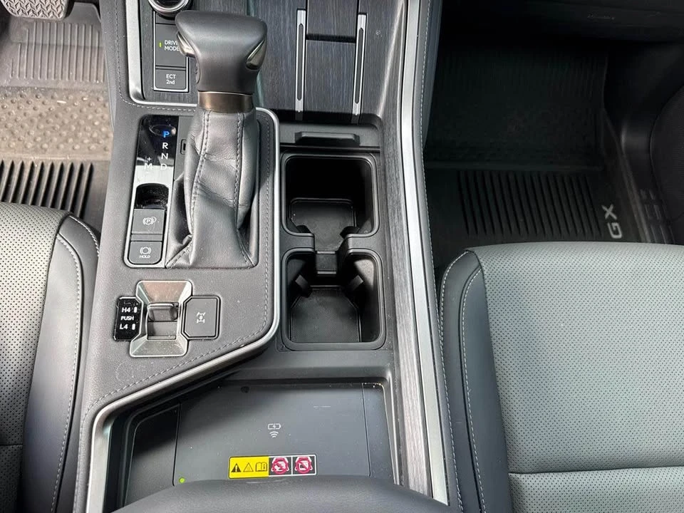 2024 Lexus GX 3rd Gen - Image 9 of 17