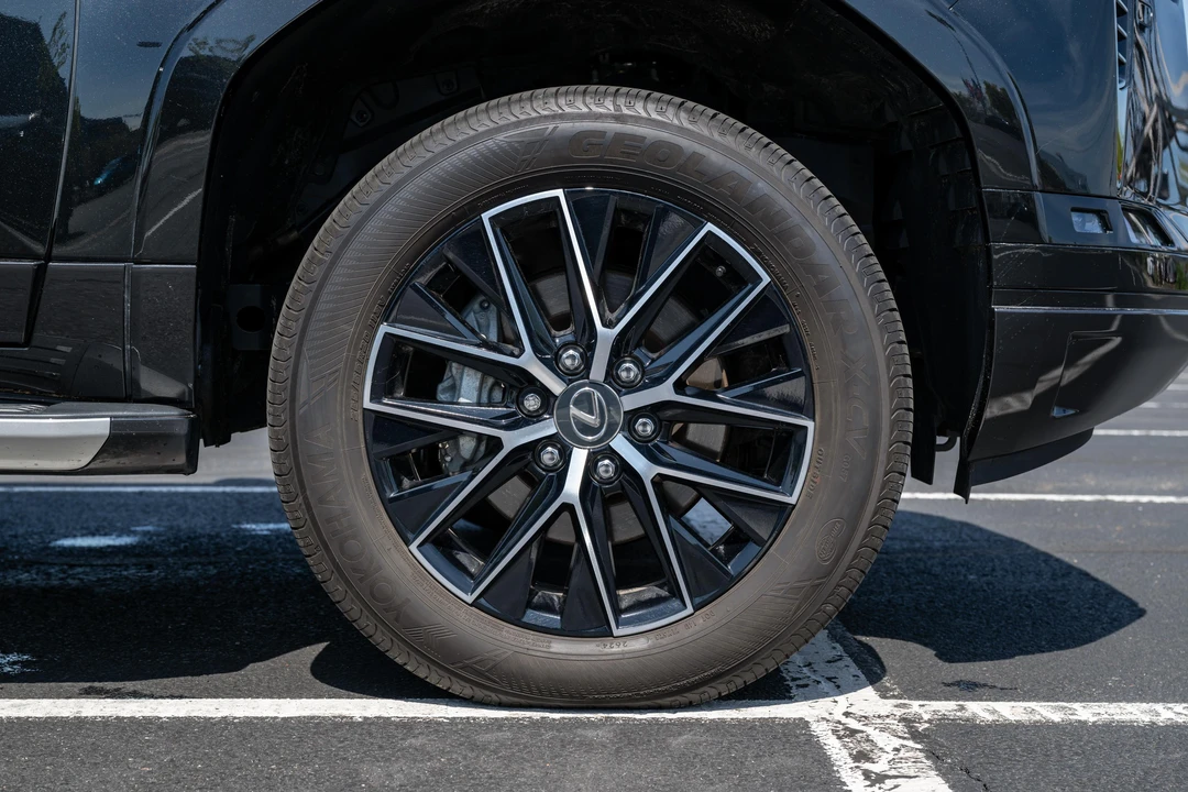 2024 Lexus GX 3rd Gen - Image 15 of 31
