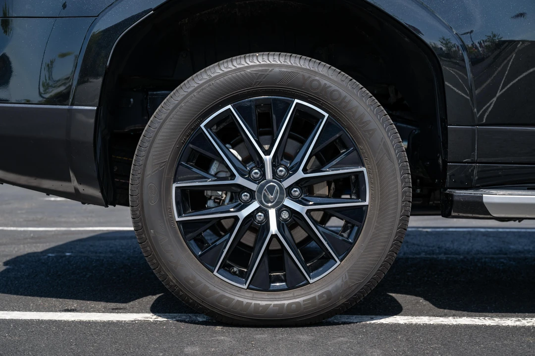 2024 Lexus GX 3rd Gen - Image 14 of 31
