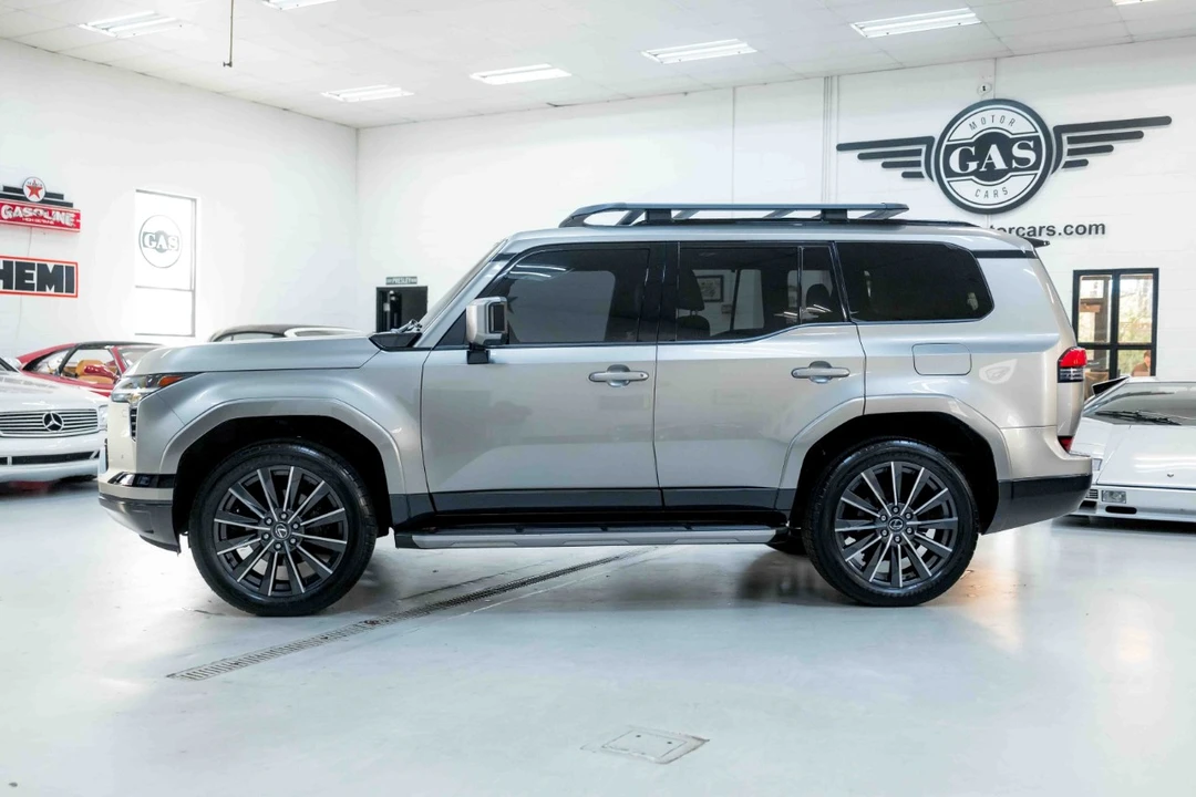 2024 Lexus GX 3rd Gen - Image 11 of 12