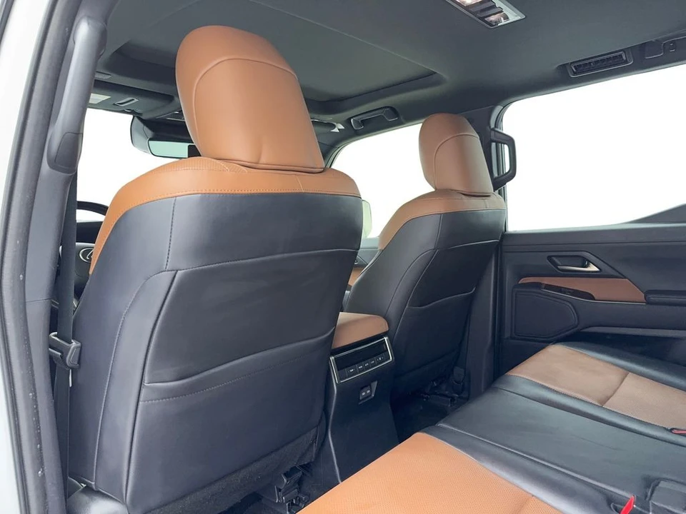 2024 Lexus GX 3rd Gen - Image 14 of 21