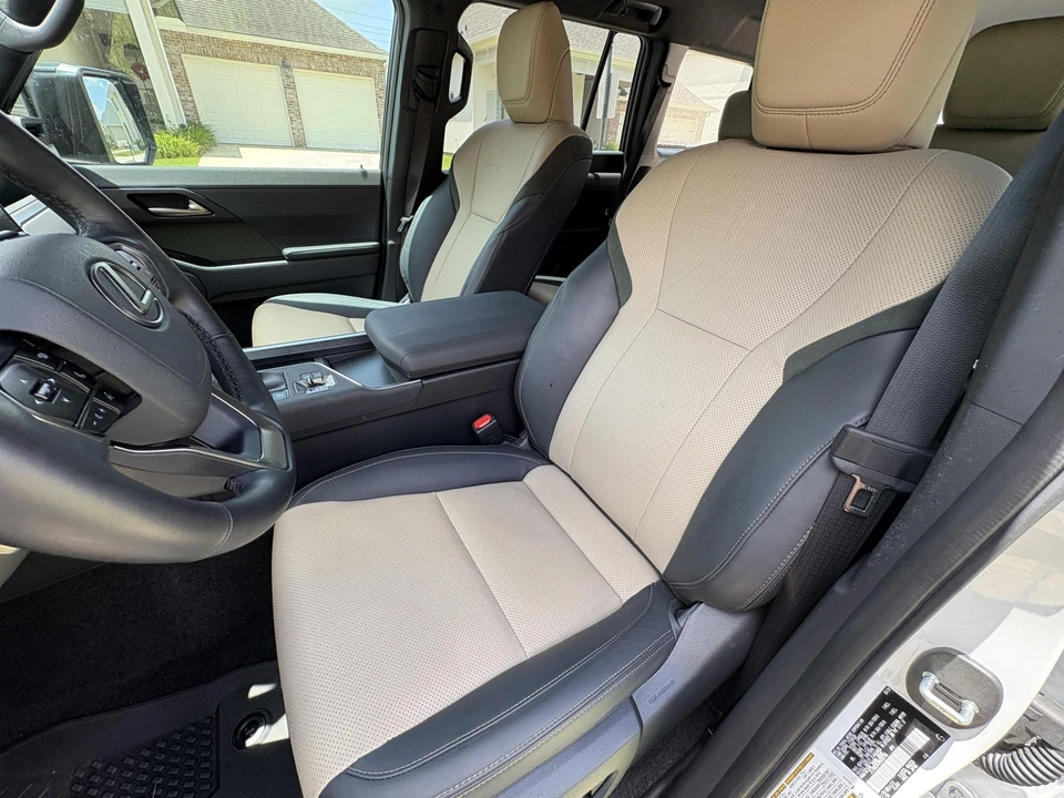 2024 Lexus GX 3rd Gen - Image 14 of 31