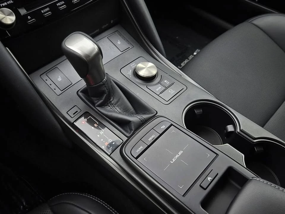 2024 Lexus IS 3rd Gen - Image 18 of 19