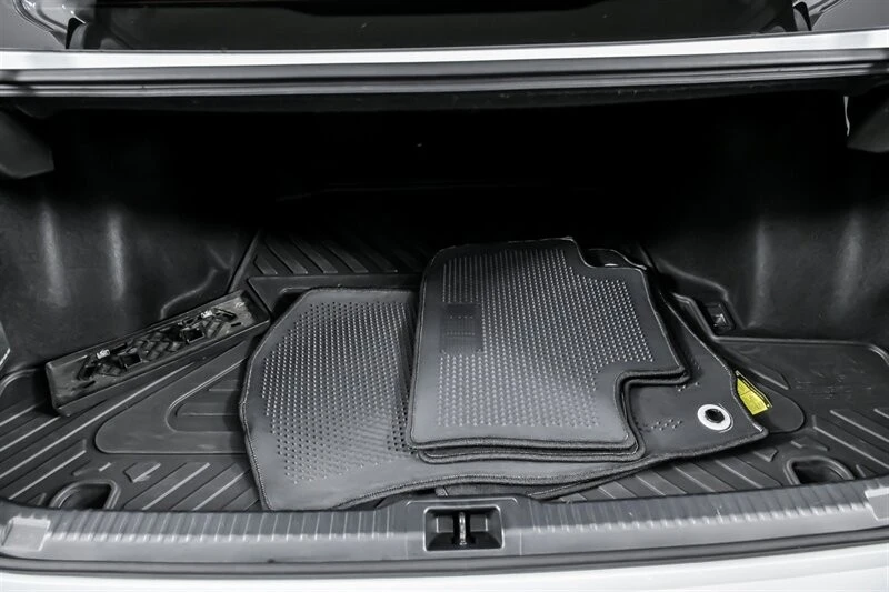 2024 Lexus IS 3rd Gen - Image 16 of 21