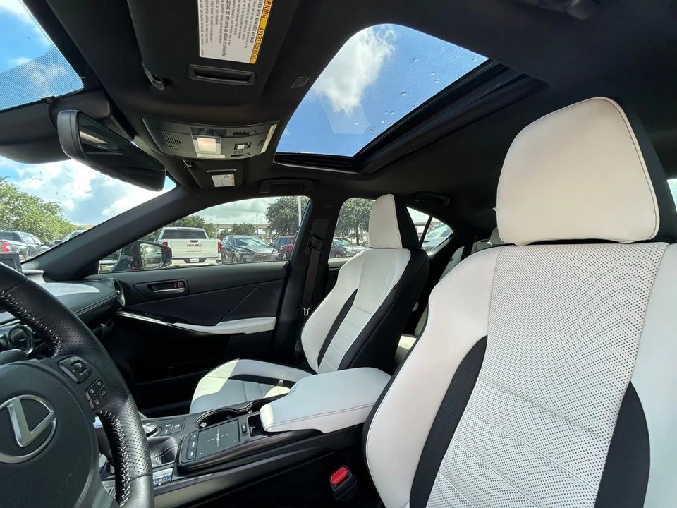 2024 Lexus IS - Image 12 of 31