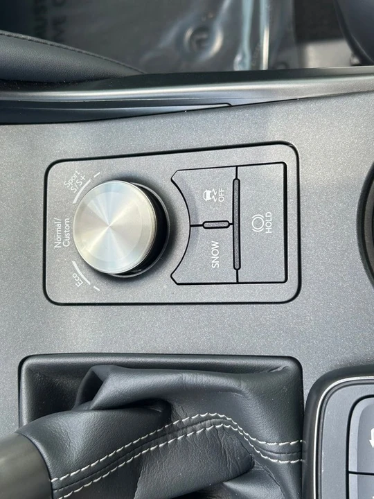 2024 Lexus IS - Image 29 of 31