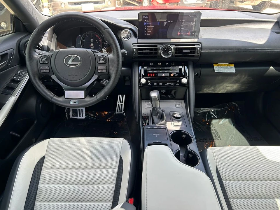 2024 Lexus IS - Image 17 of 31