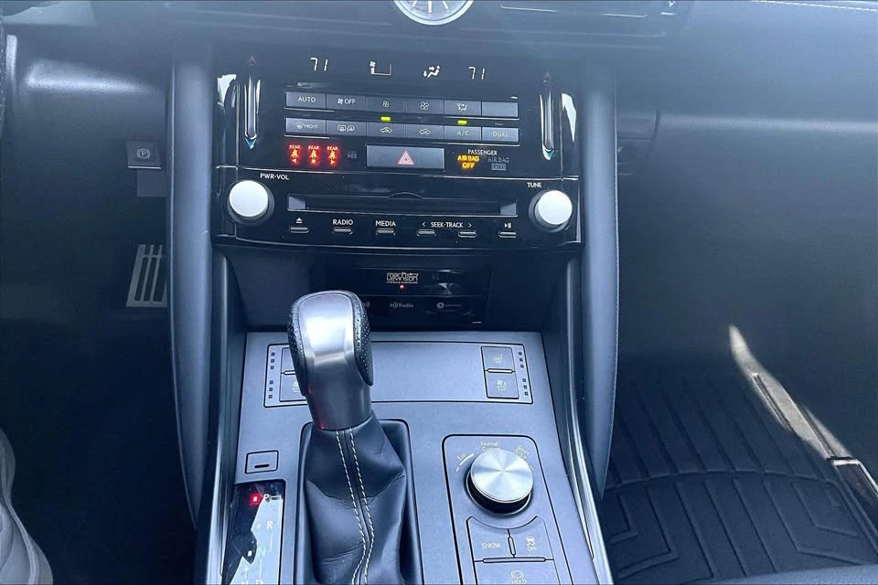 2024 Lexus IS 3rd Gen - Image 19 of 20